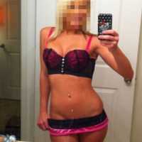 Erdemli Bölgesindeki Büyüleyici Escort: Siyah Saçlı ve İnce Beli İle Dikkat Çeken